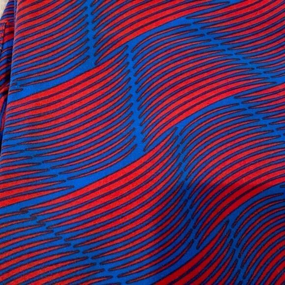 1271 LuLaRoe Size T & C Leggings Red Blue Waves Print New - Picture 2 of 4